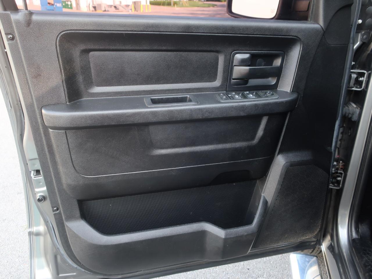 RAM 1500 Tradesman Crew Cab SWB 4WD 2013