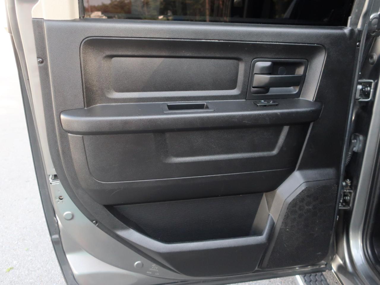 RAM 1500 Tradesman Crew Cab SWB 4WD 2013