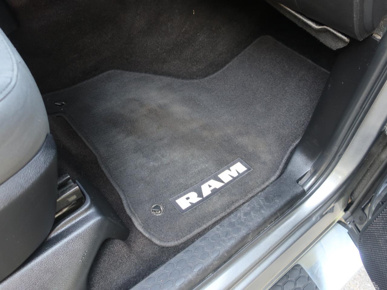 RAM 1500 Tradesman Crew Cab SWB 4WD 2013