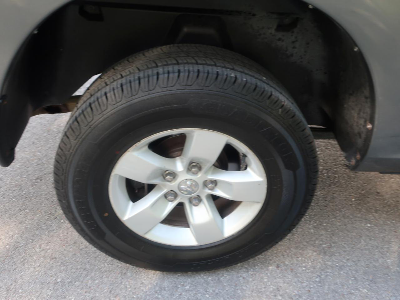 RAM 1500 Tradesman Crew Cab SWB 4WD 2013