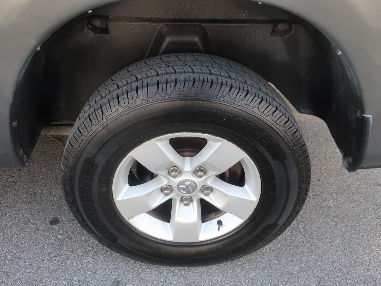 RAM 1500 Tradesman Crew Cab SWB 4WD 2013