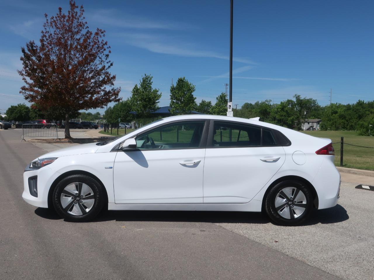 Hyundai Ioniq Hybrid Blue 2020