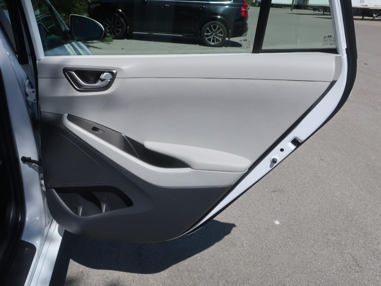 Hyundai Ioniq Hybrid Blue 2020