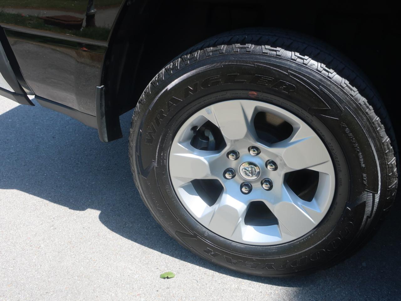 RAM 1500 Big Horn Crew Cab SWB 4WD 2021