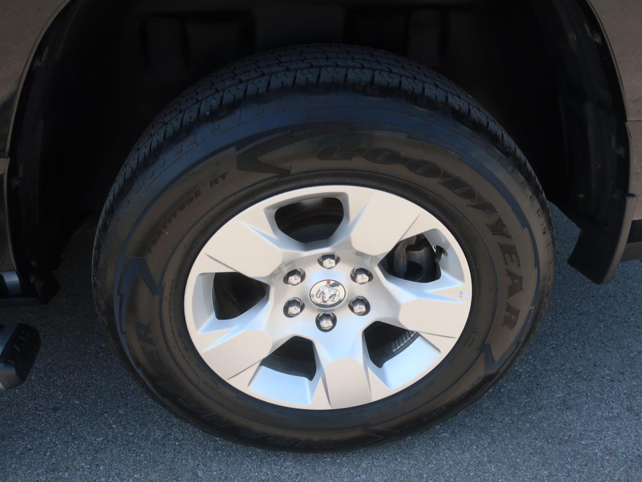 RAM 1500 Big Horn Crew Cab SWB 4WD 2021