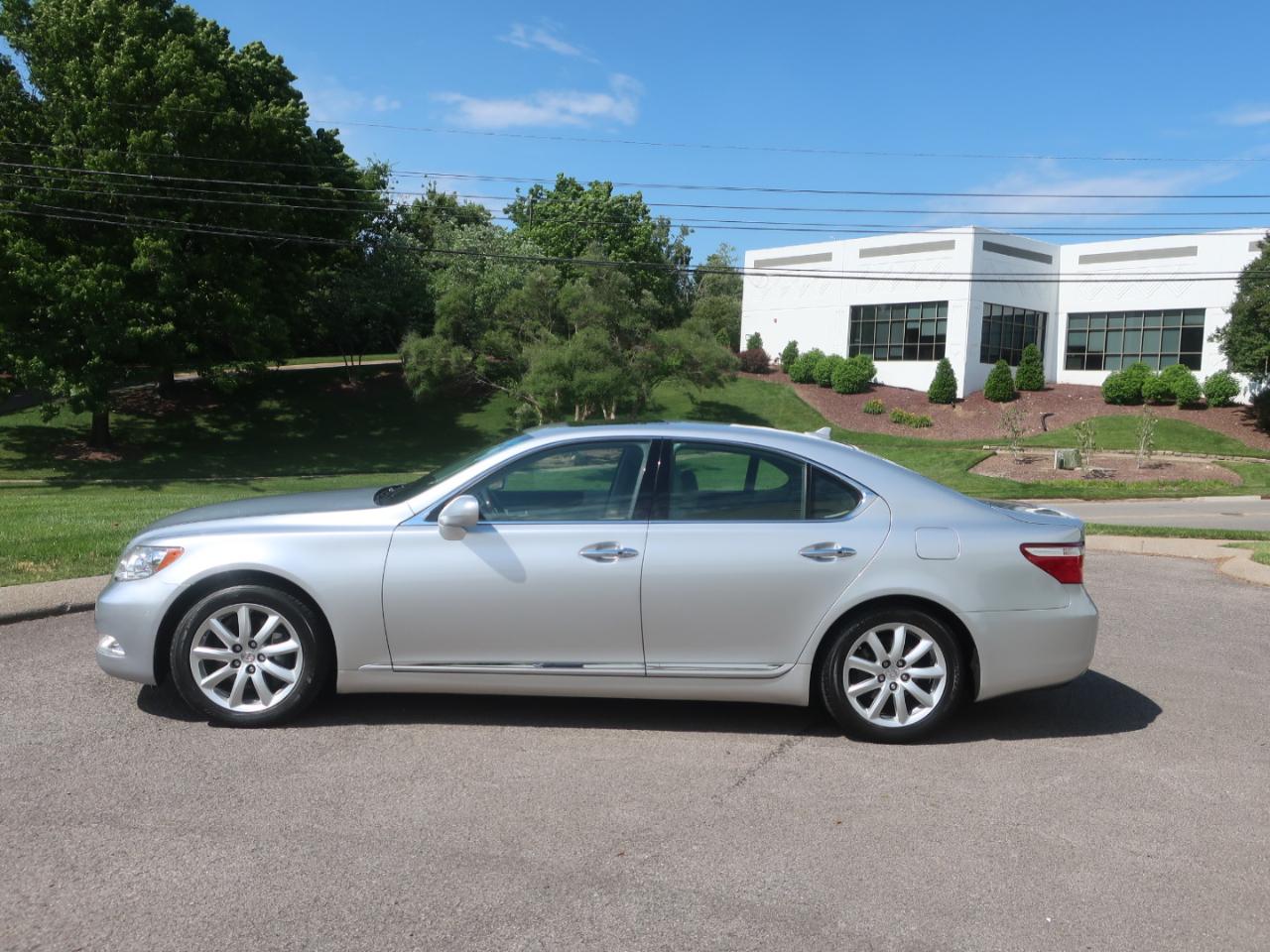 Lexus LS 460 Luxury Sedan 2008