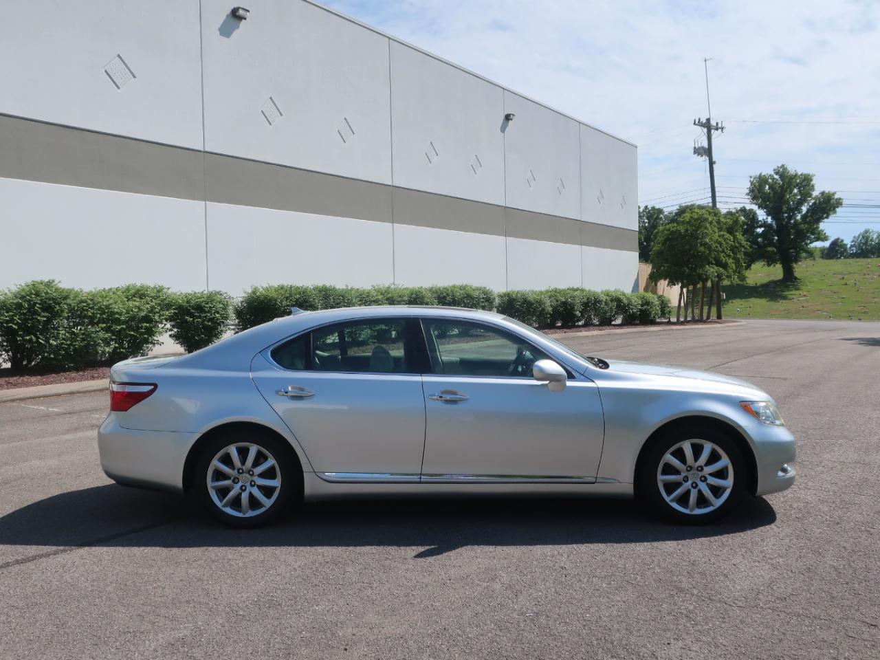 Lexus LS 460 Luxury Sedan 2008