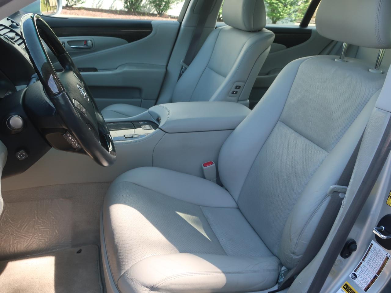 Lexus LS 460 Luxury Sedan 2008