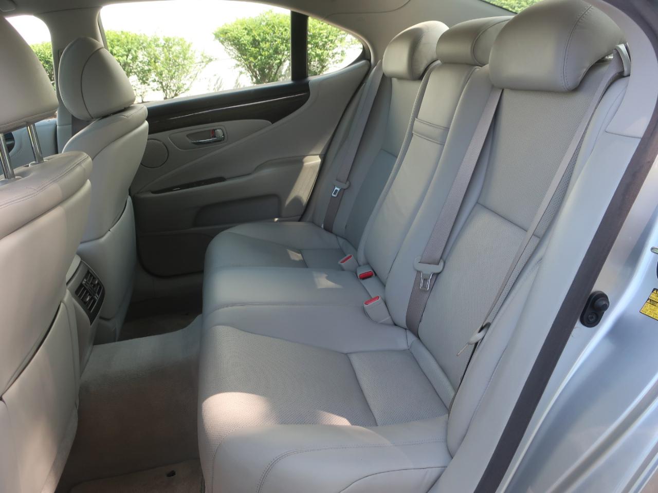 Lexus LS 460 Luxury Sedan 2008