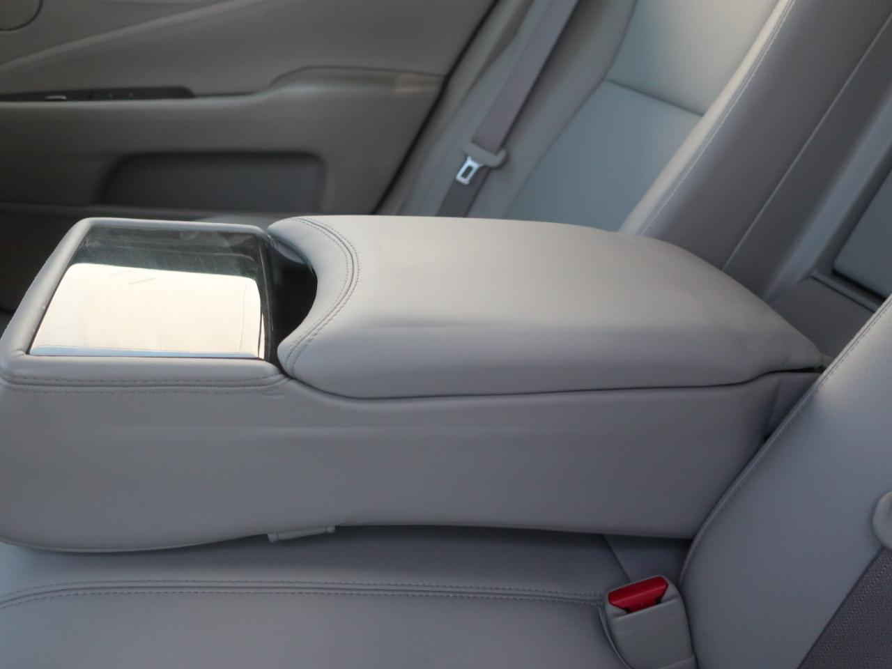 Lexus LS 460 Luxury Sedan 2008