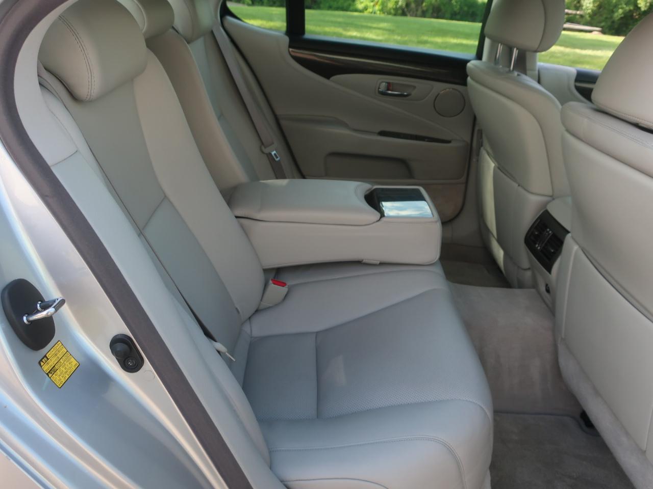 Lexus LS 460 Luxury Sedan 2008