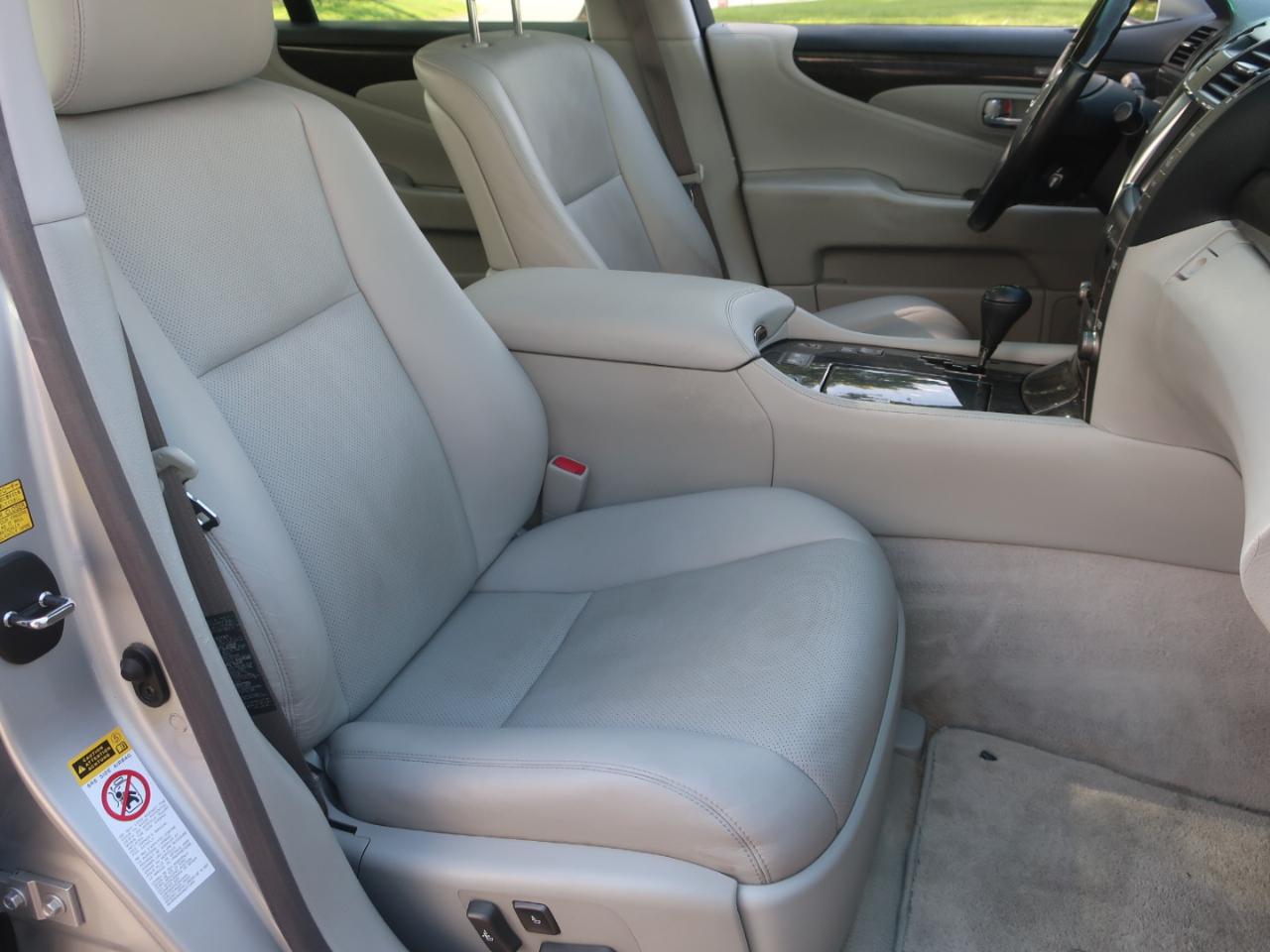 Lexus LS 460 Luxury Sedan 2008