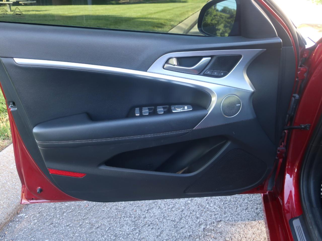Genesis G70 2.0T Sport 6M 2019