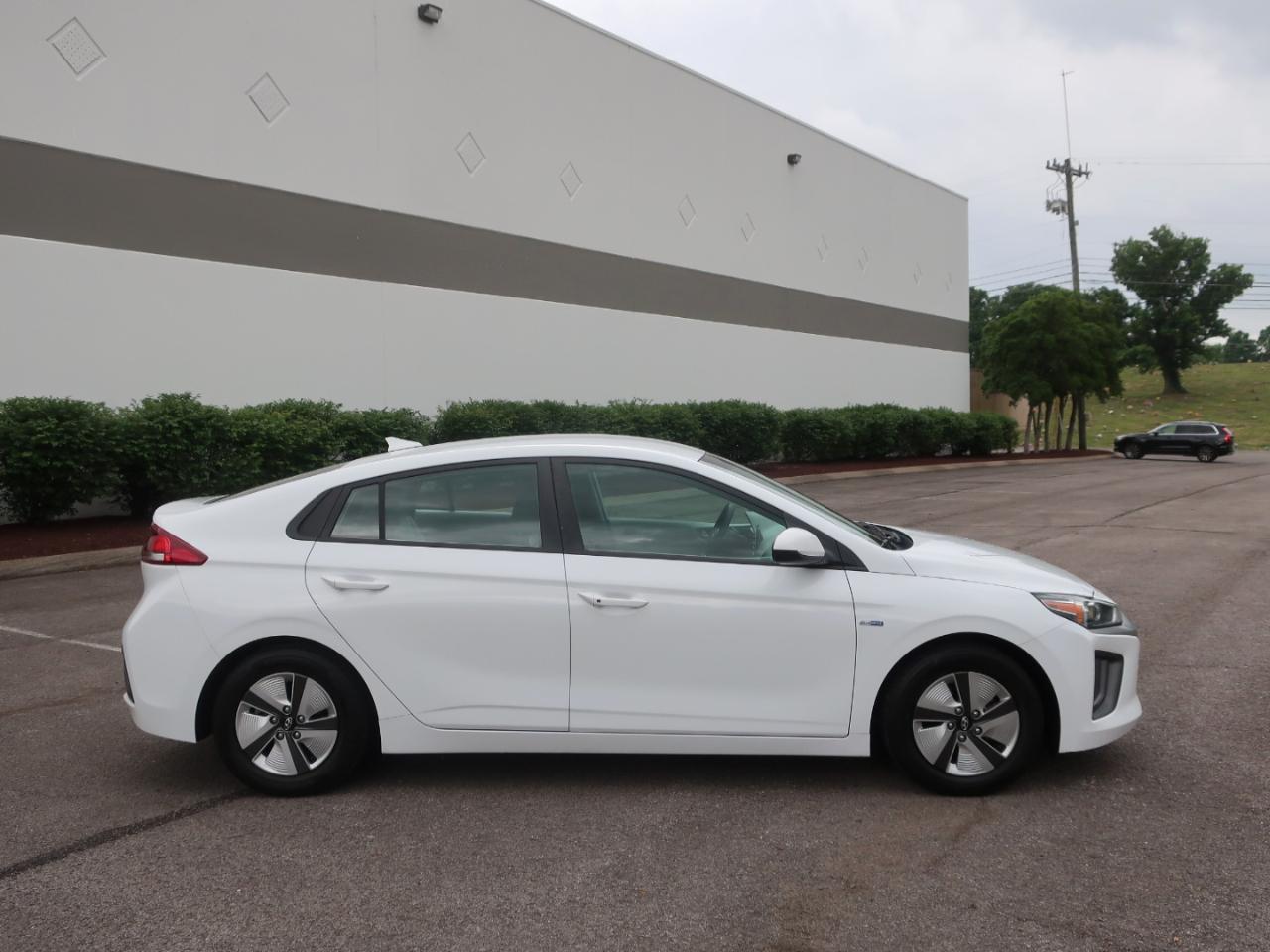 Hyundai Ioniq Hybrid Blue 2020