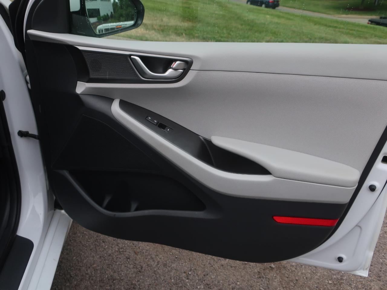 Hyundai Ioniq Hybrid Blue 2020