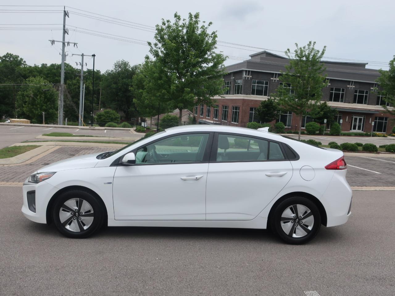 Hyundai Ioniq Hybrid Blue 2020