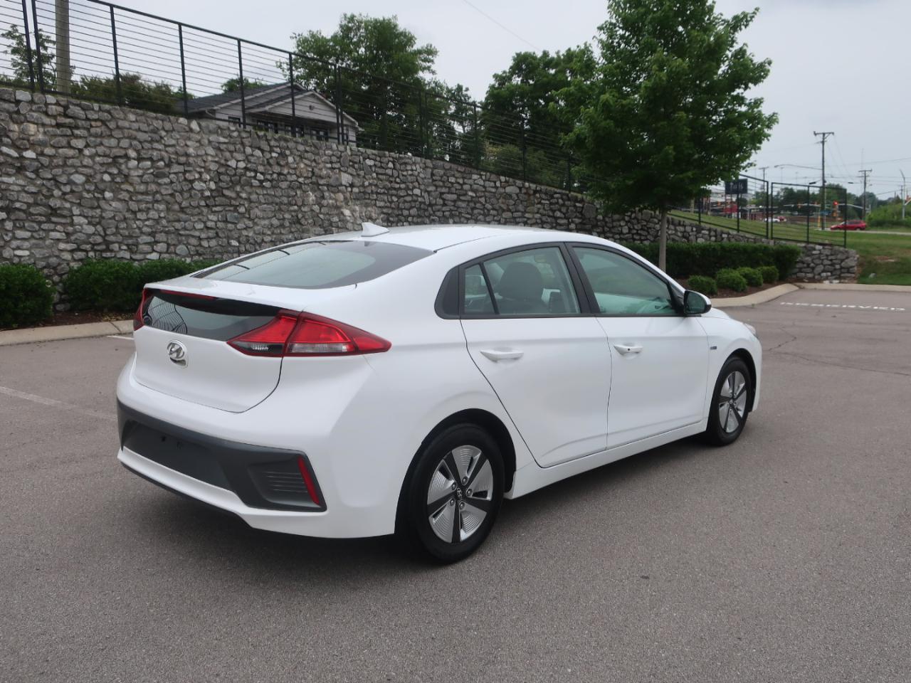 Hyundai Ioniq Hybrid Blue 2020