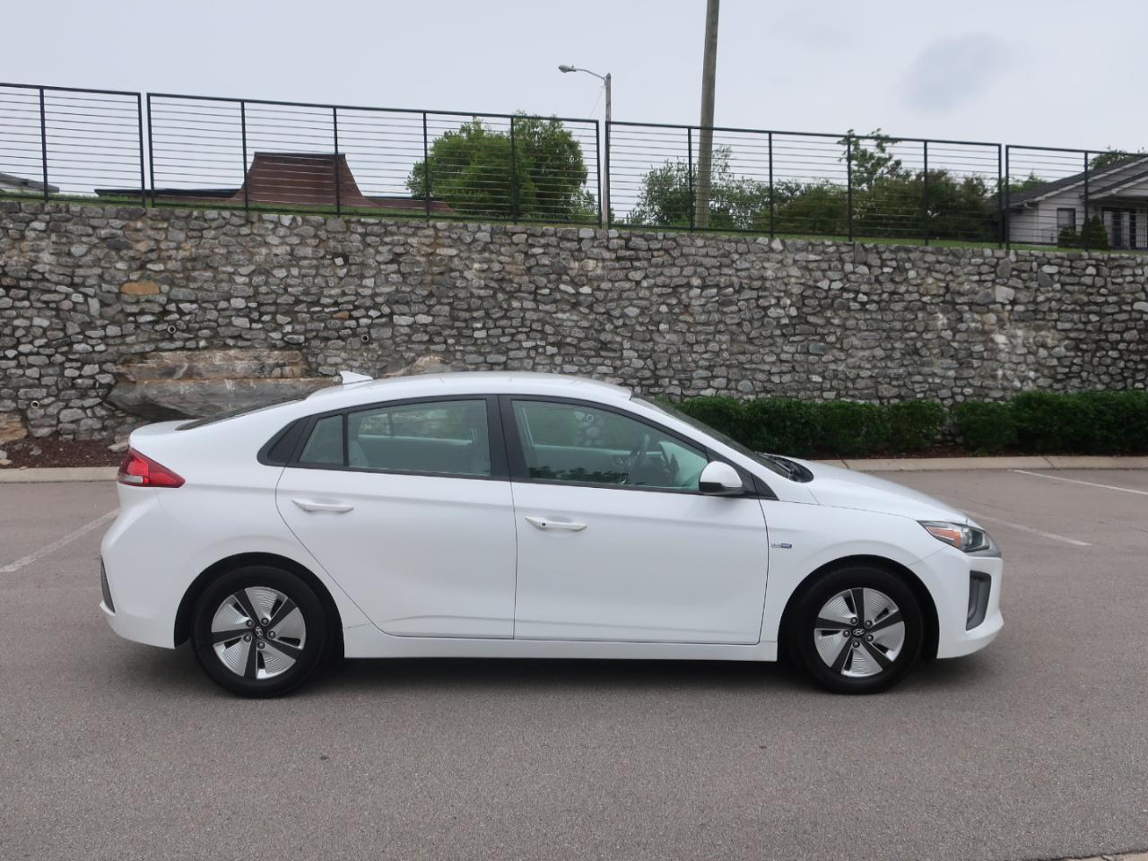 Hyundai Ioniq Hybrid Blue 2020