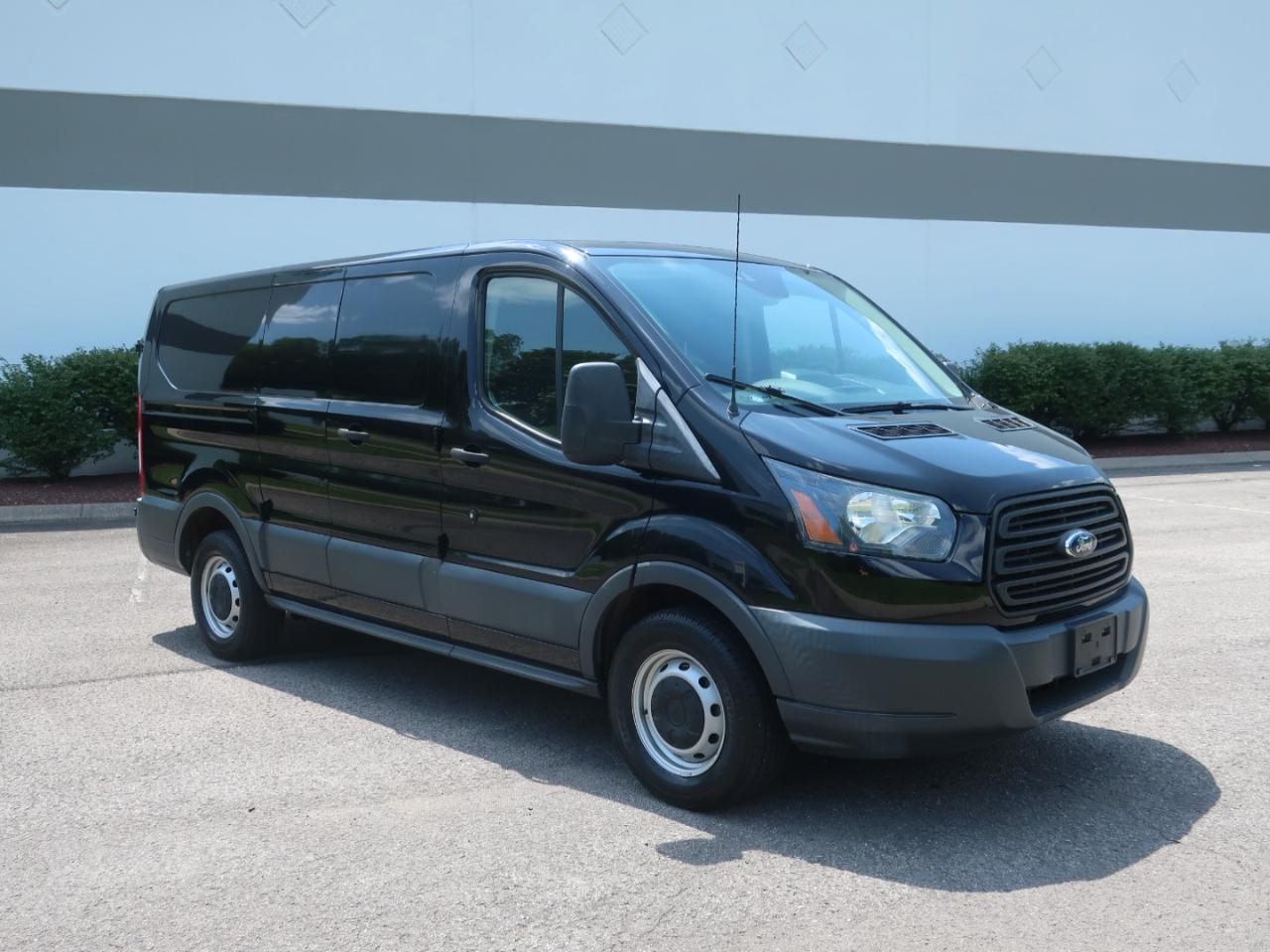 Ford Transit 150 Van Low Roof 60/40 Pass. 130-in. WB 2018