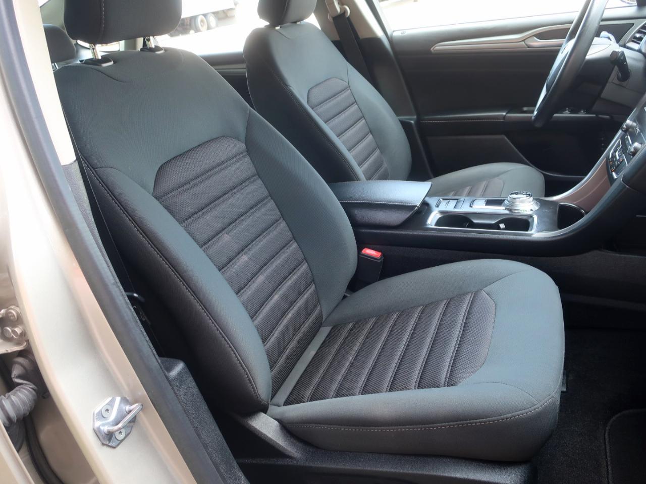Ford Fusion Hybrid SE 2019