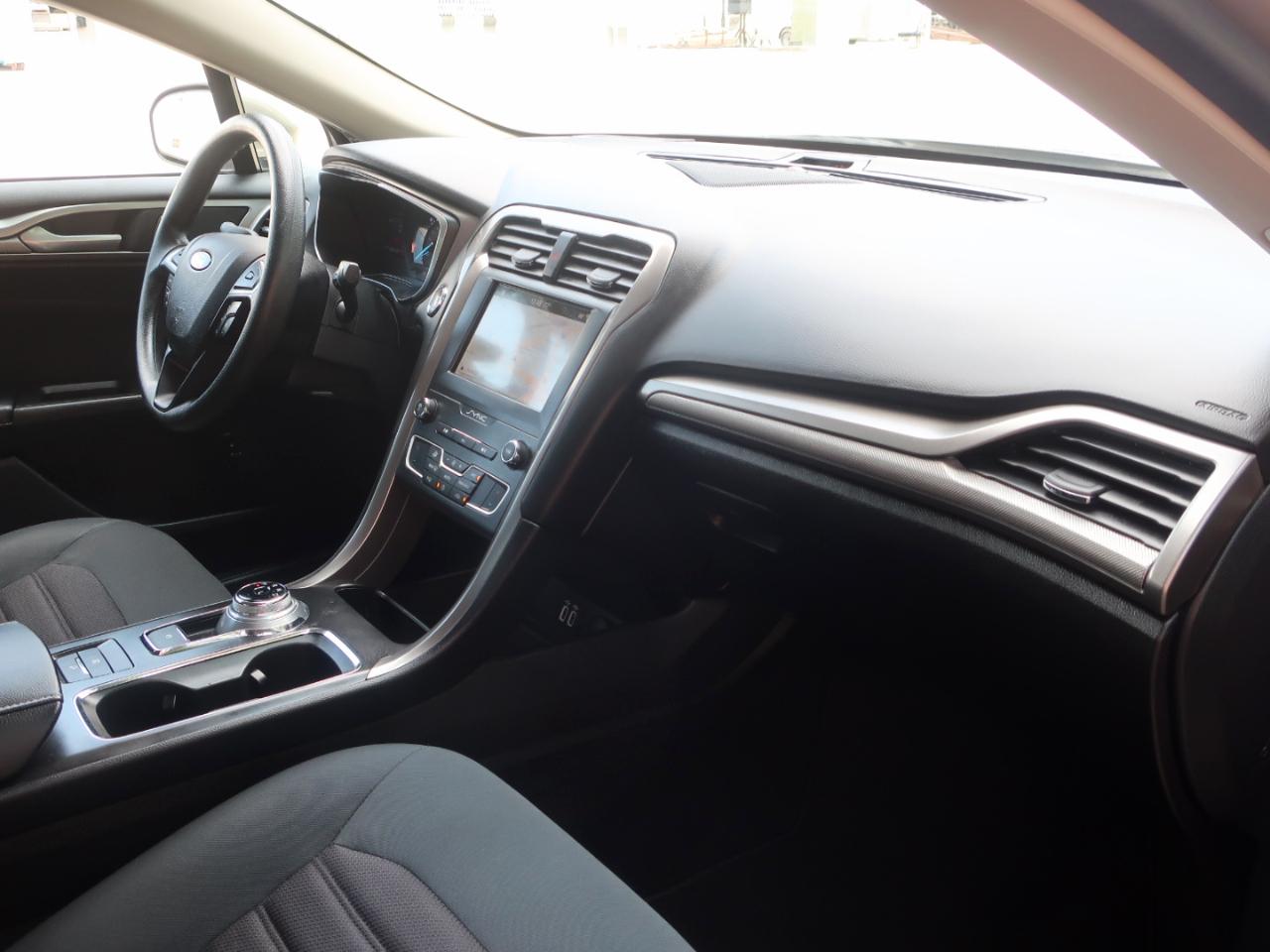 Ford Fusion Hybrid SE 2019
