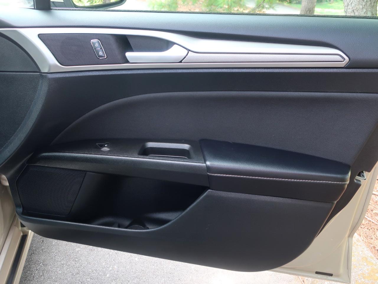 Ford Fusion Hybrid SE 2019