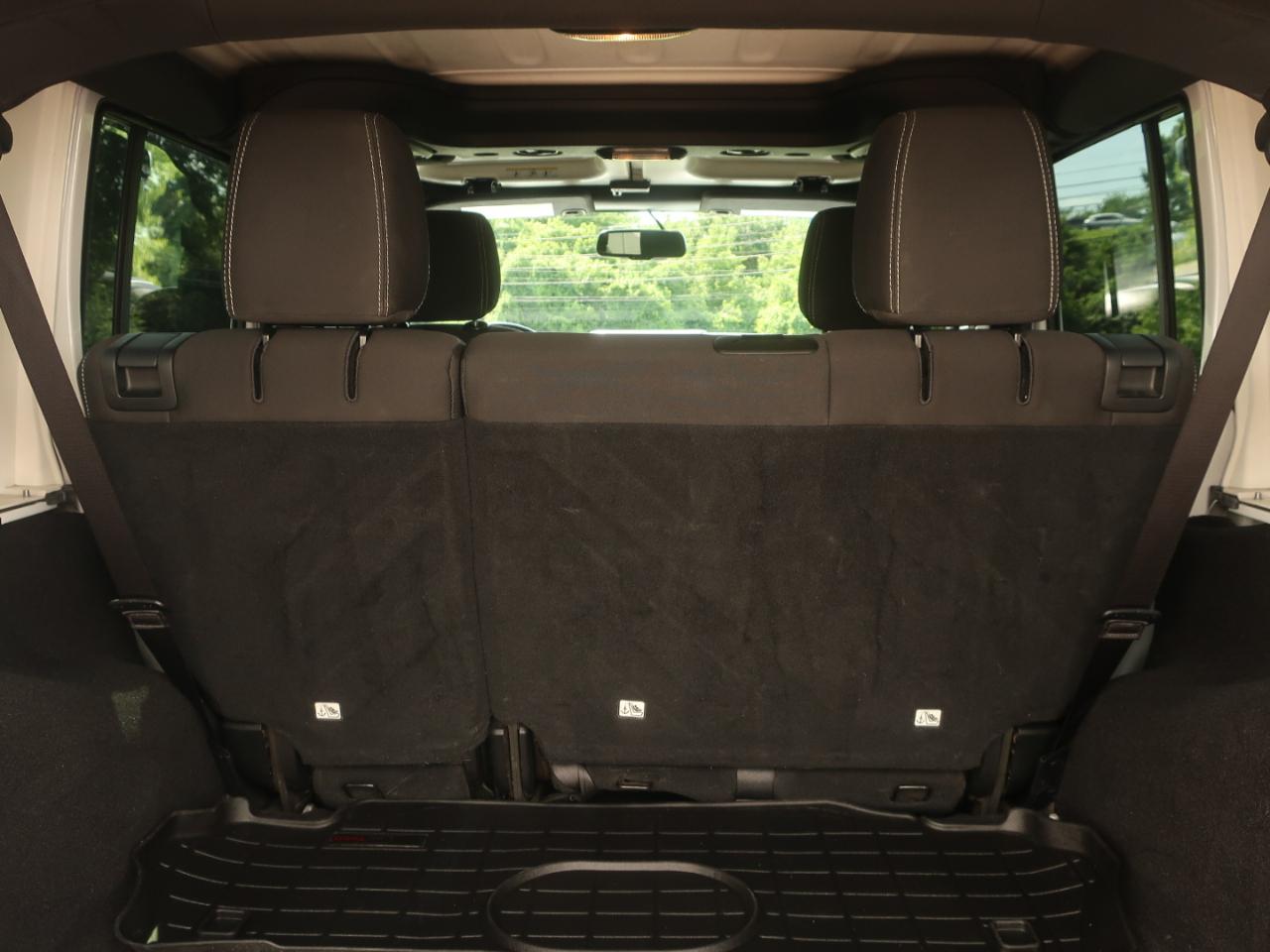 Jeep Wrangler Unlimited Sahara 4WD 2017