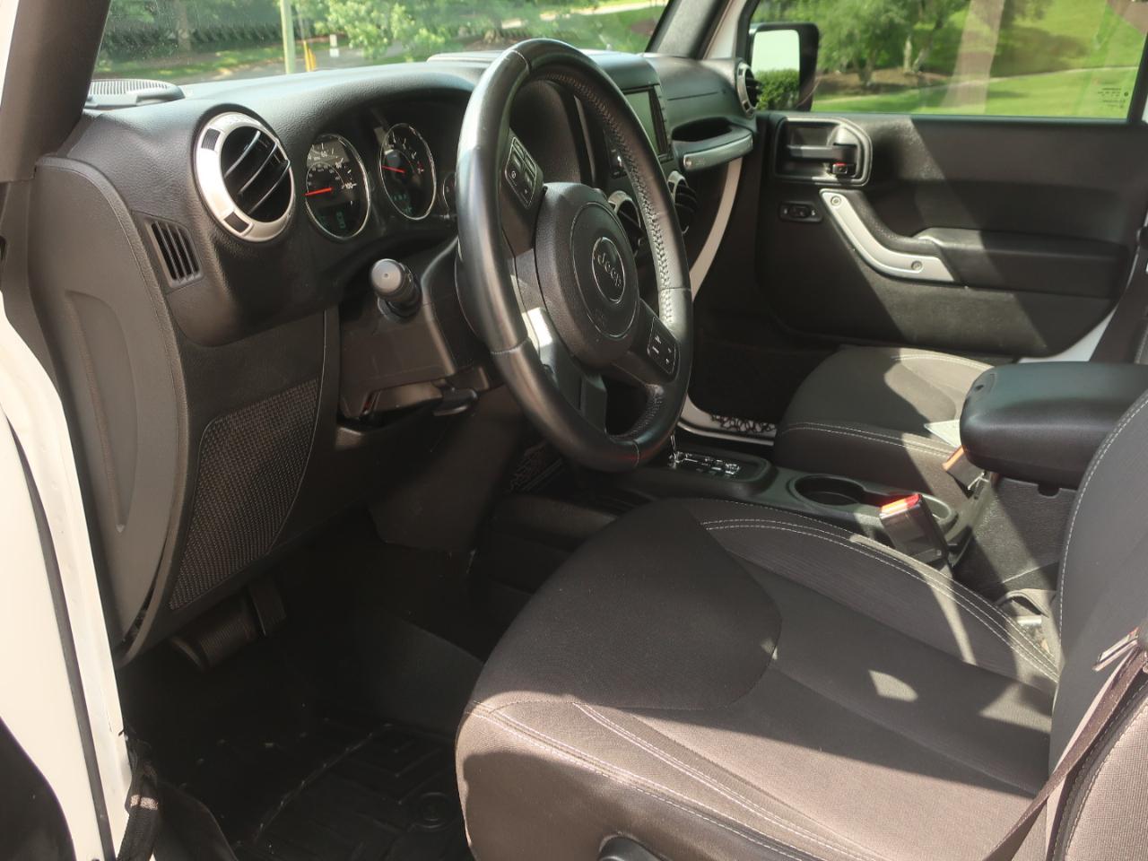 Jeep Wrangler Unlimited Sahara 4WD 2017
