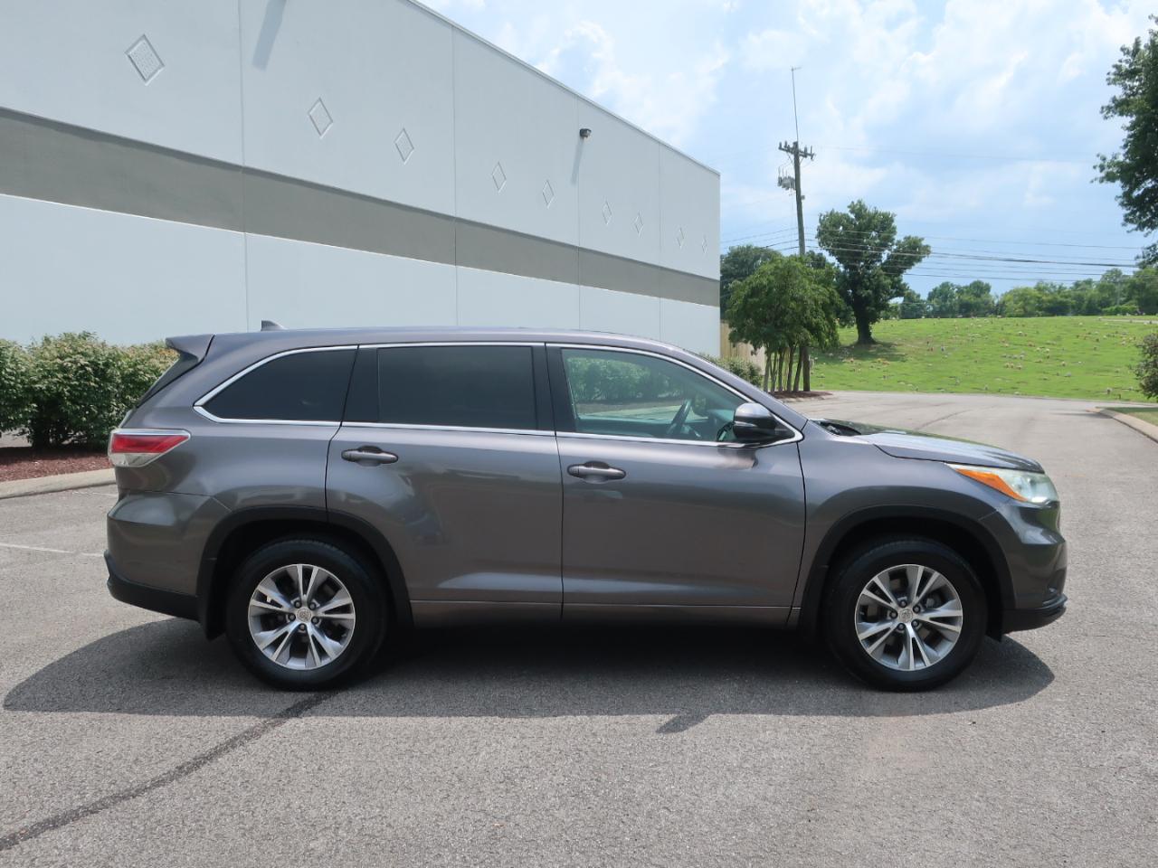 Toyota Highlander LE AWD V6 2014