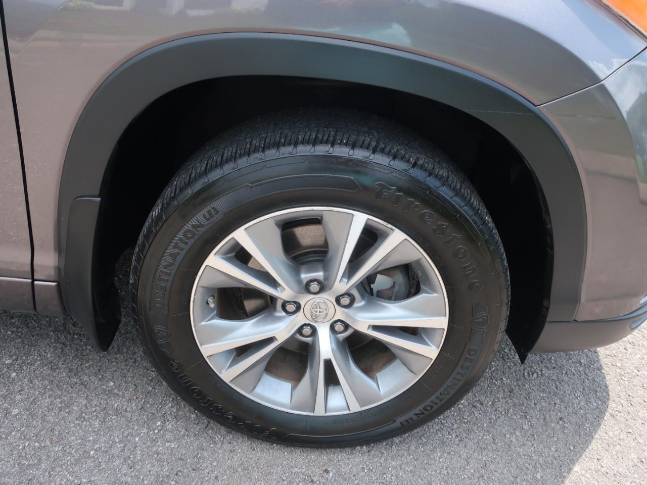 Toyota Highlander LE AWD V6 2014