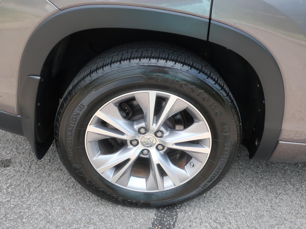 Toyota Highlander LE AWD V6 2014