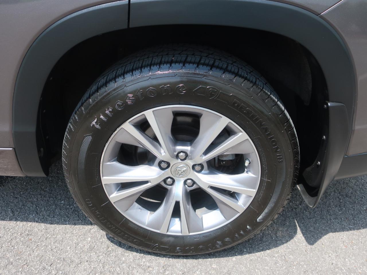 Toyota Highlander LE AWD V6 2014