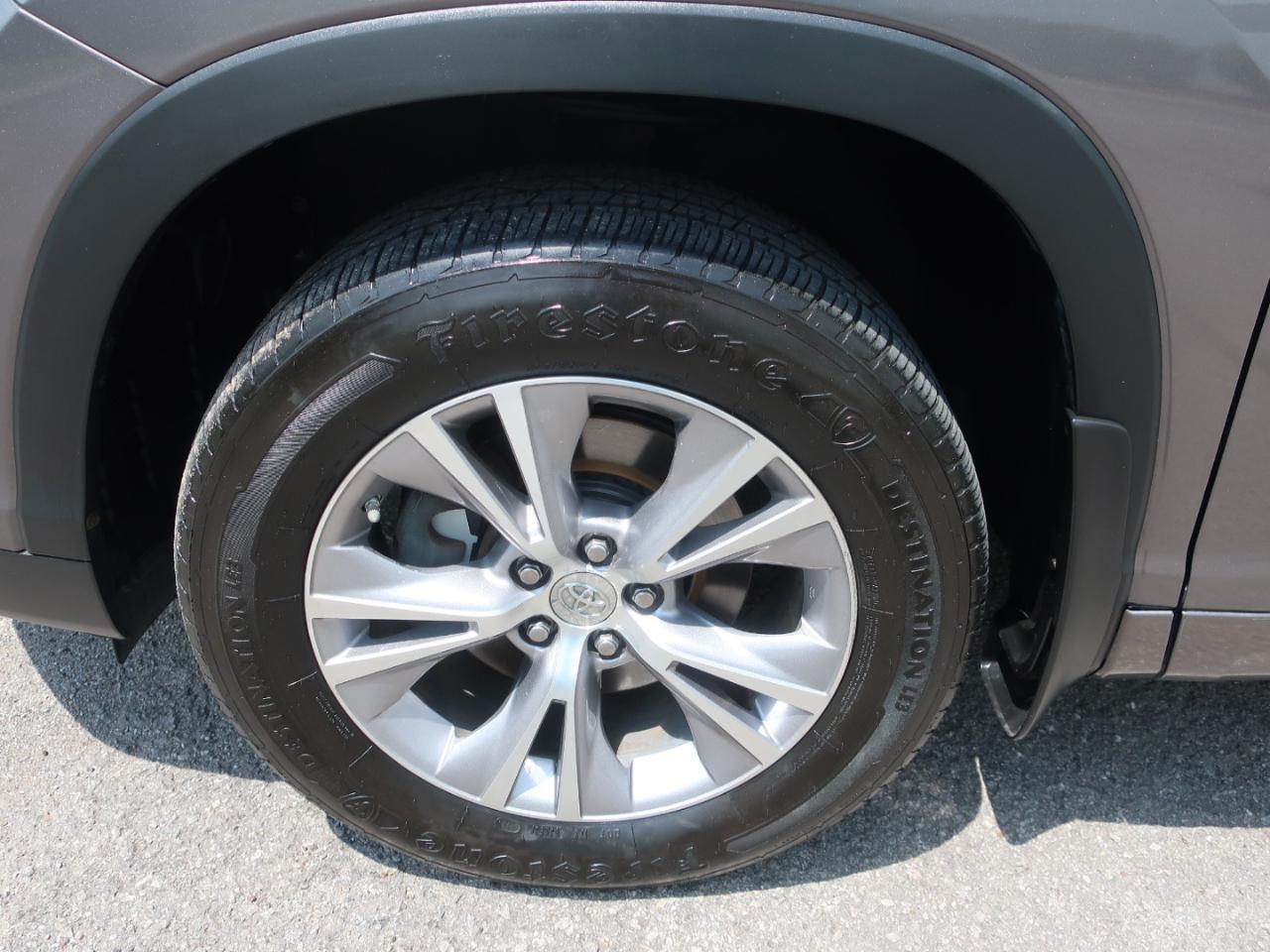 Toyota Highlander LE AWD V6 2014
