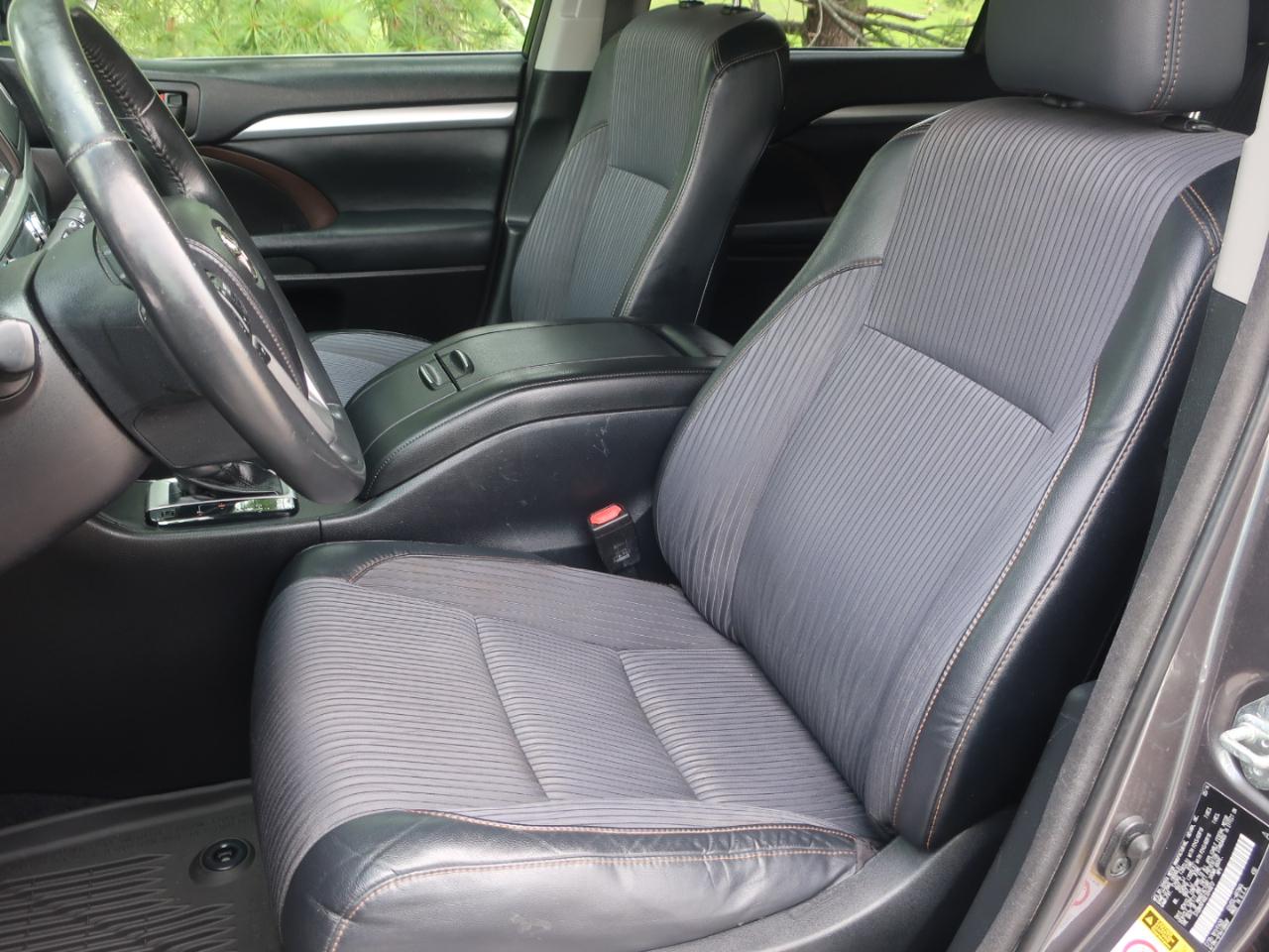 Toyota Highlander LE AWD V6 2014