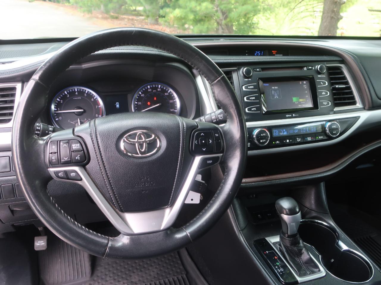 Toyota Highlander LE AWD V6 2014