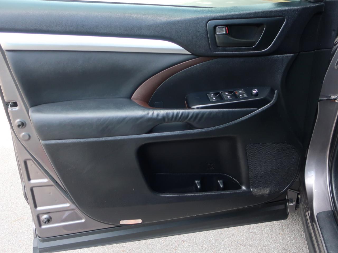 Toyota Highlander LE AWD V6 2014
