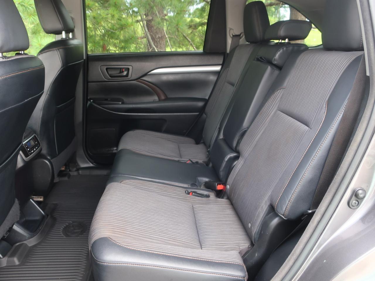 Toyota Highlander LE AWD V6 2014