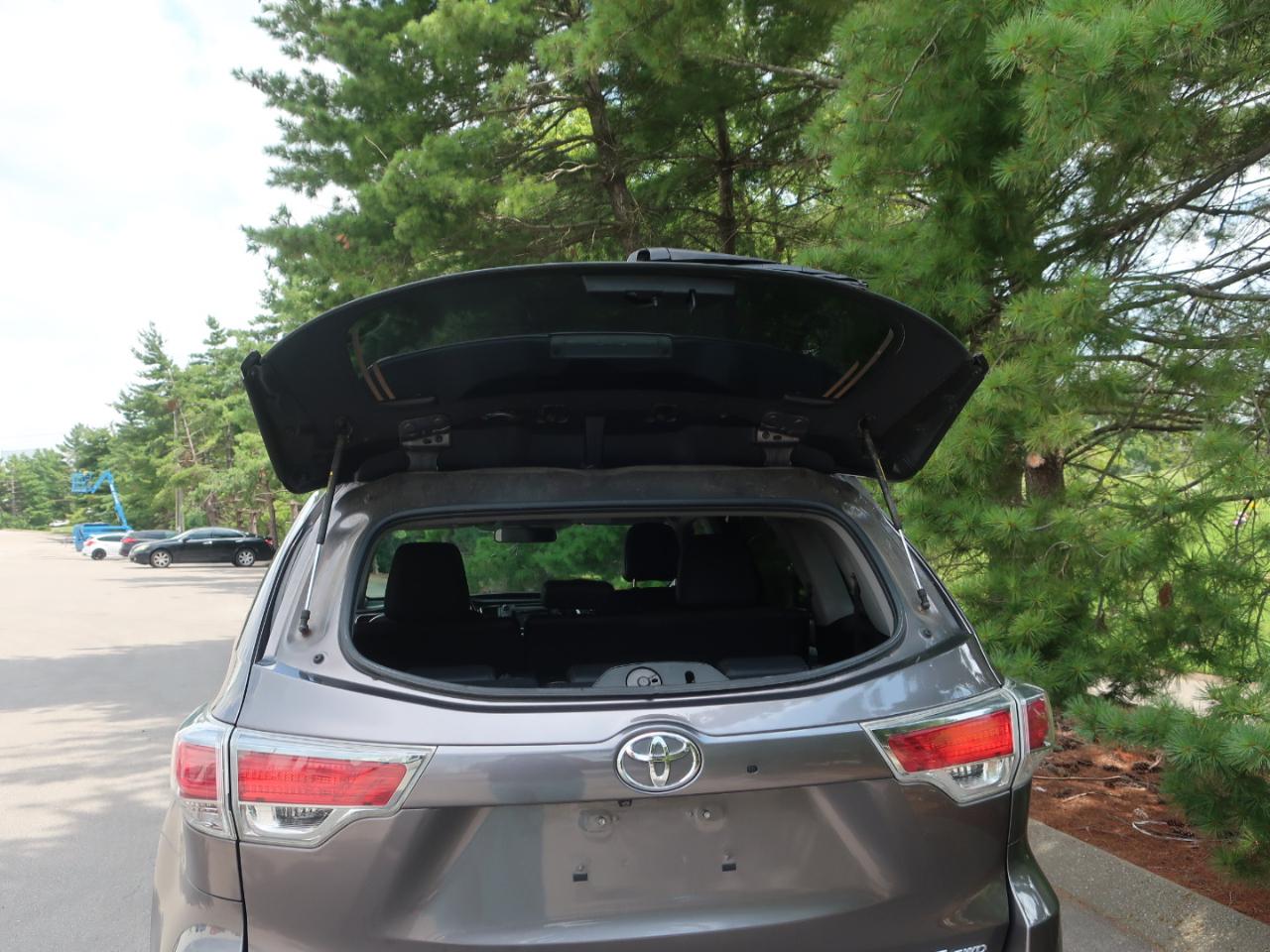 Toyota Highlander LE AWD V6 2014