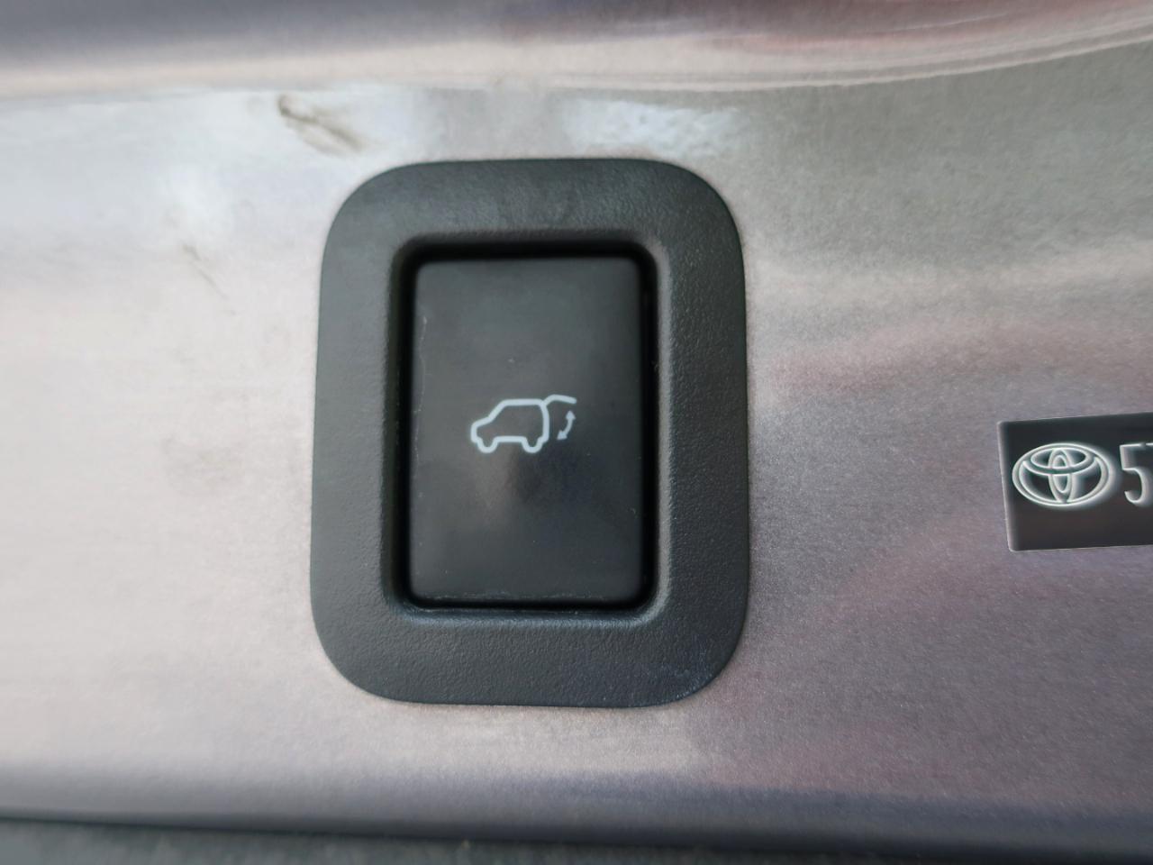 Toyota Highlander LE AWD V6 2014