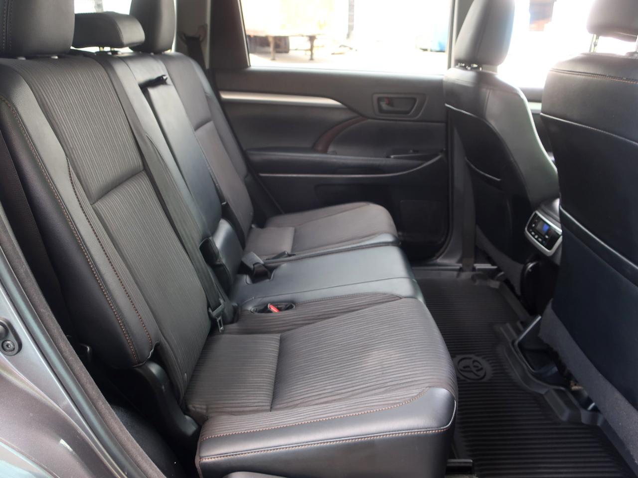Toyota Highlander LE AWD V6 2014
