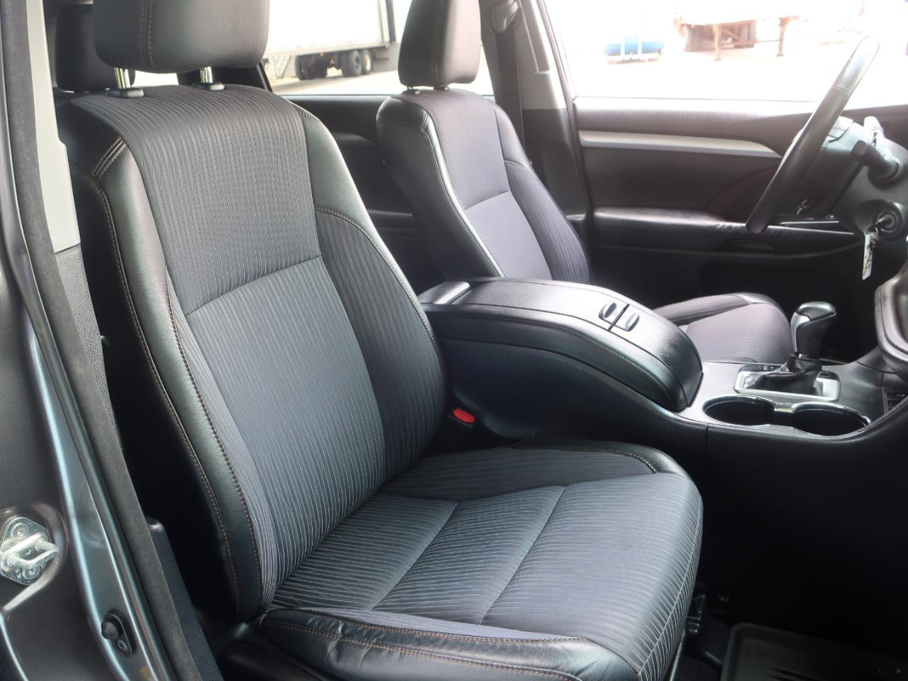Toyota Highlander LE AWD V6 2014