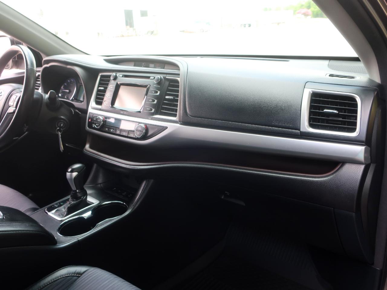 Toyota Highlander LE AWD V6 2014