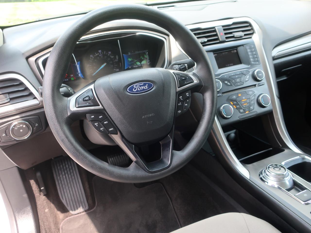 Ford Fusion Hybrid S 2018