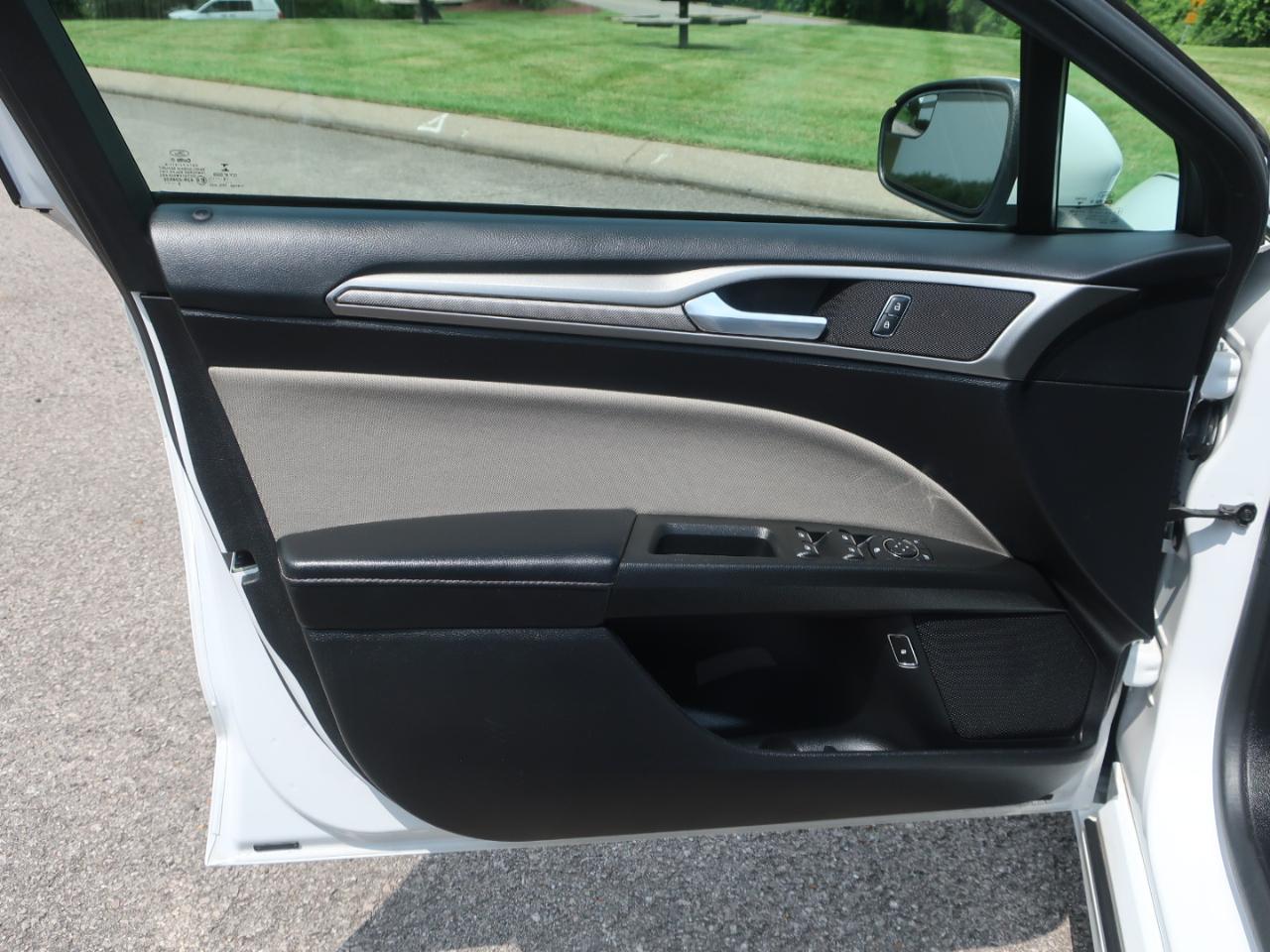 Ford Fusion Hybrid S 2018