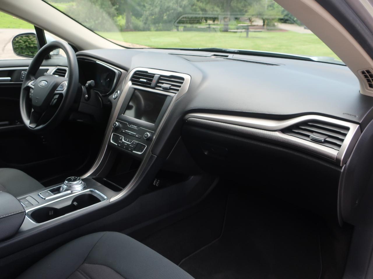 Ford Fusion Hybrid SE 2019