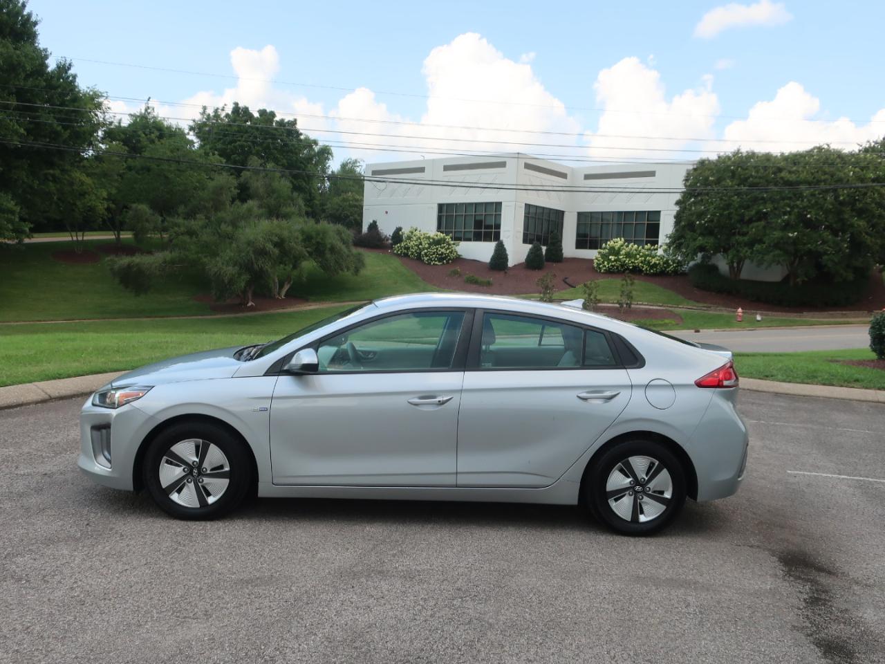 Hyundai Ioniq Hybrid Blue 2020