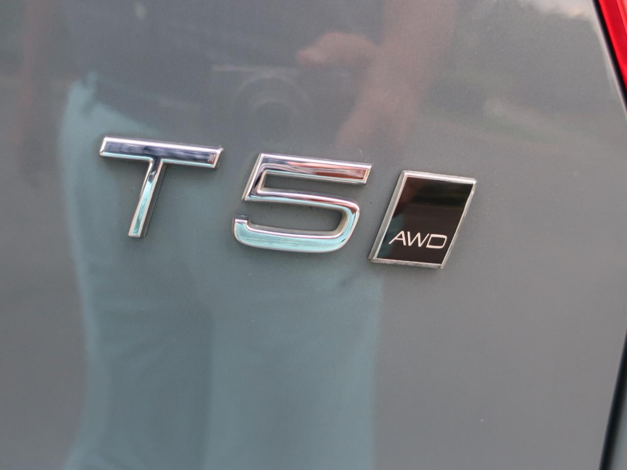 Volvo XC40 T5 Momentum AWD 2022