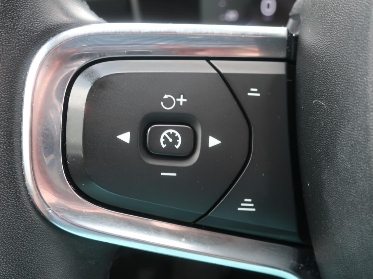 Volvo XC40 T5 Momentum AWD 2022