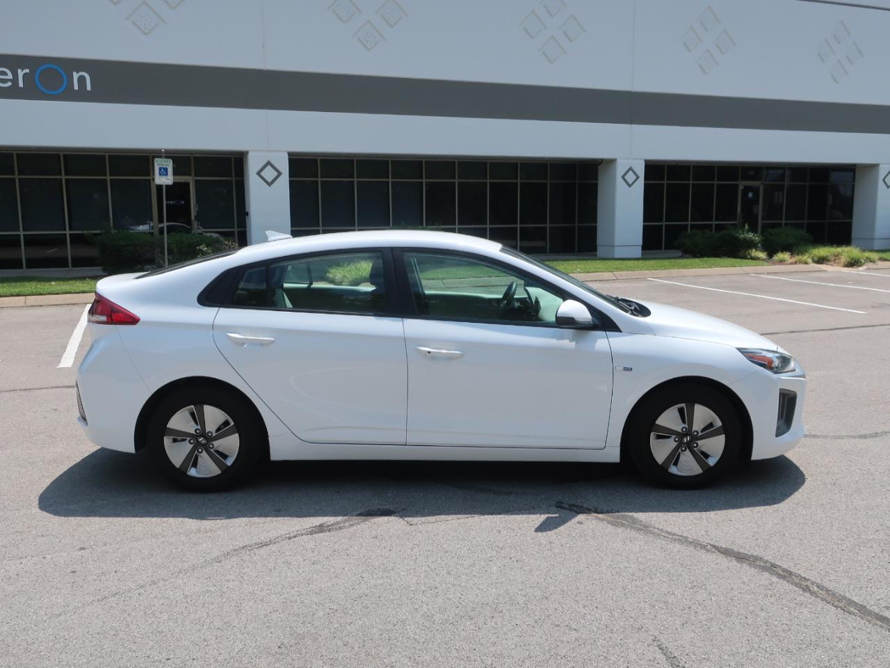 Hyundai Ioniq Hybrid Blue 2020