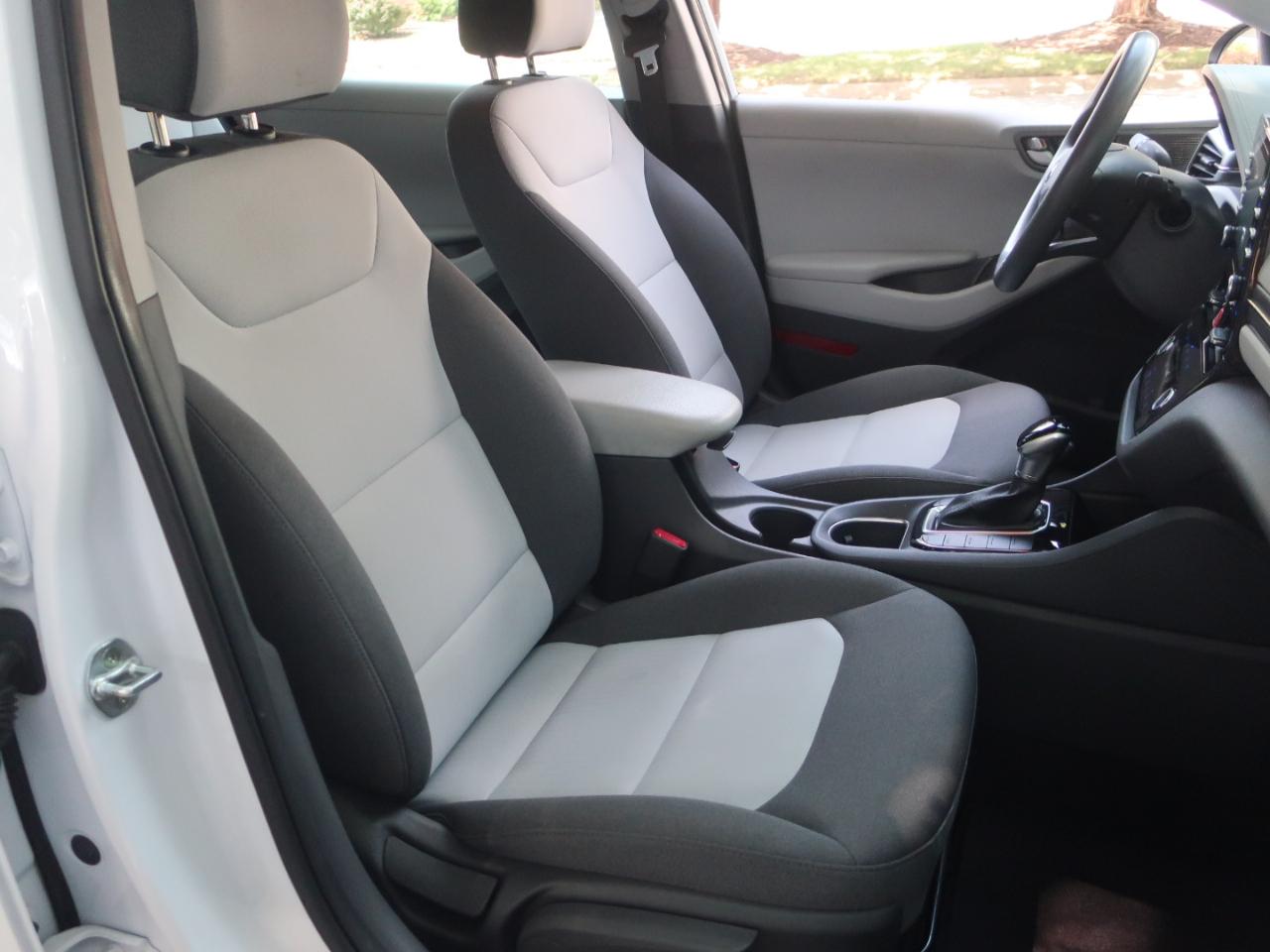 Hyundai Ioniq Hybrid Blue 2020